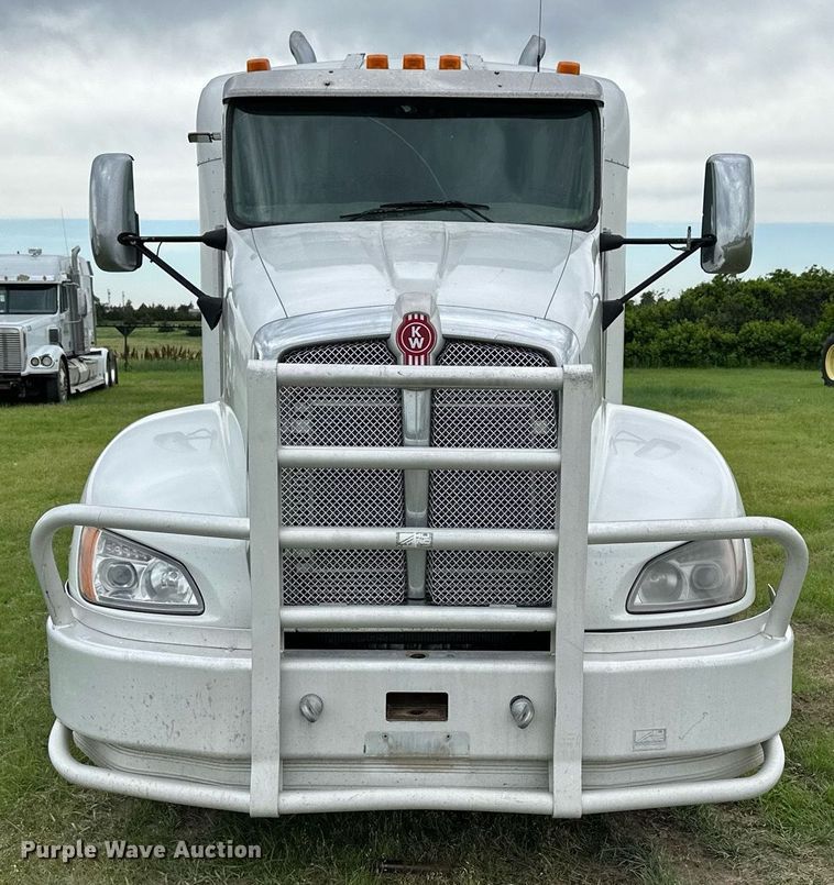 image for item NP9729 2012 Kenworth T660  semi truck