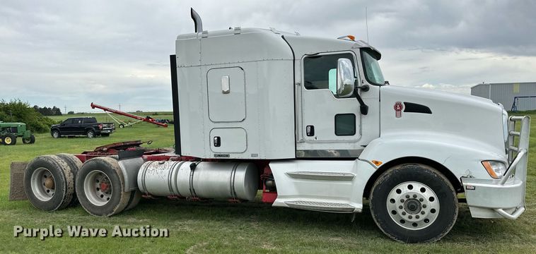 image for item NP9729 2012 Kenworth T660  semi truck