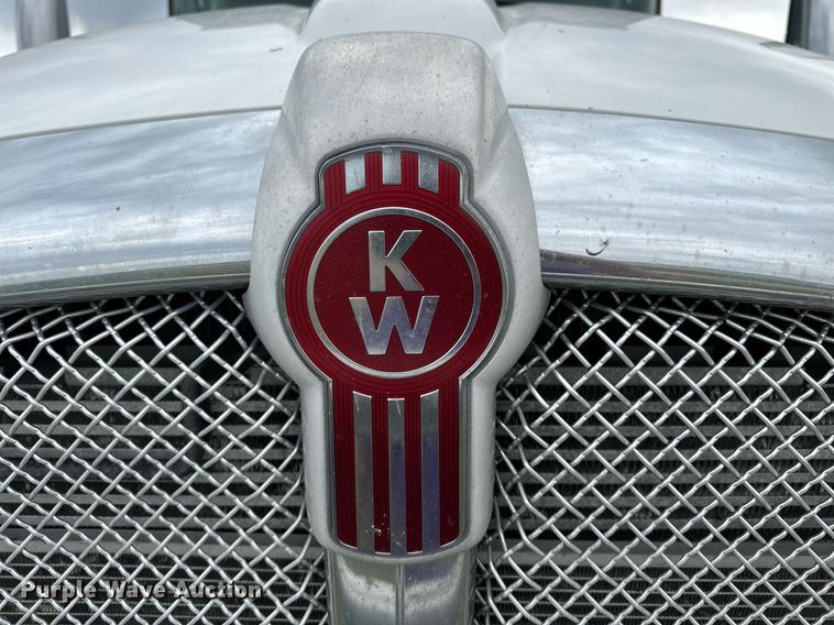 image for item NP9729 2012 Kenworth T660  semi truck