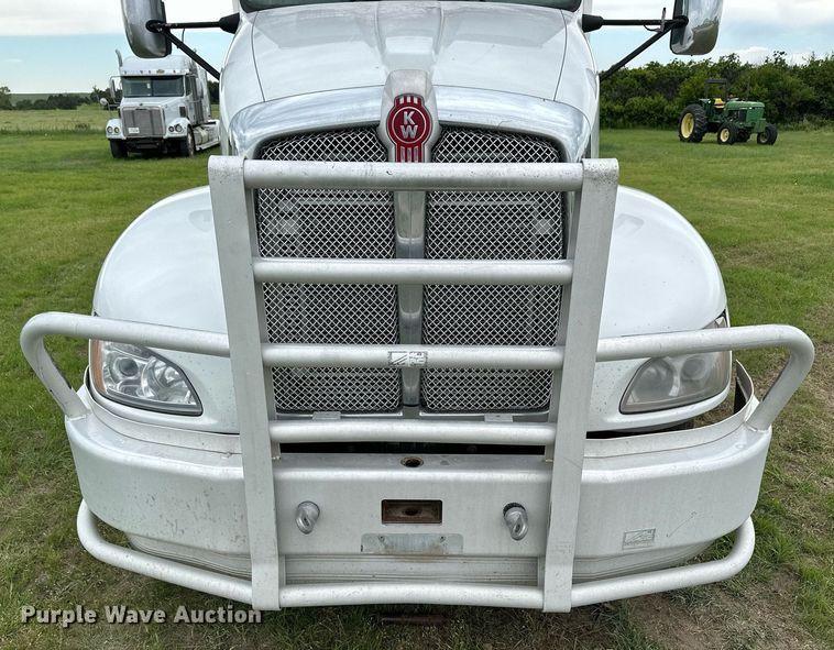 image for item NP9729 2012 Kenworth T660  semi truck