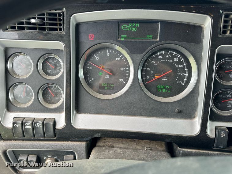 image for item NP9729 2012 Kenworth T660  semi truck