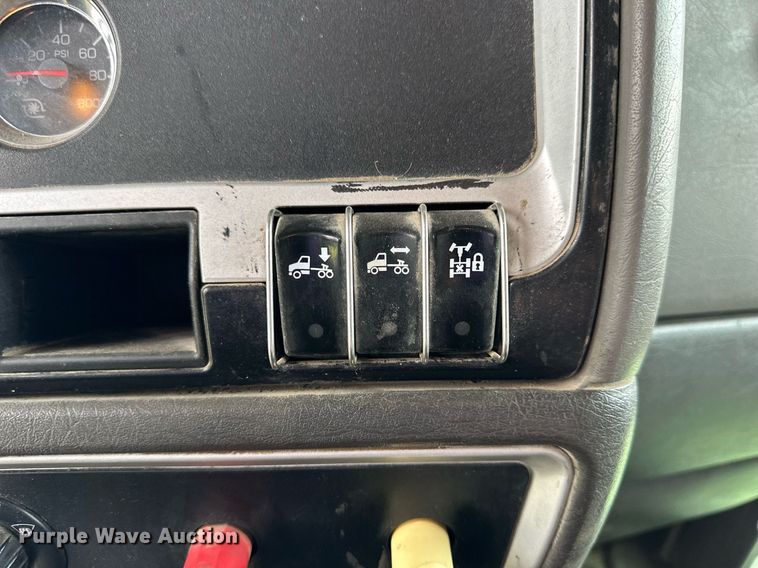 image for item NP9729 2012 Kenworth T660  semi truck