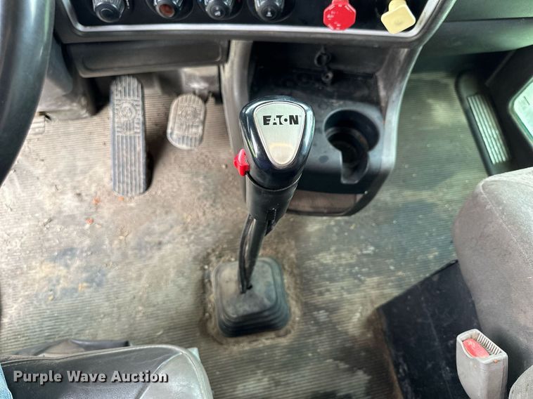 image for item NP9729 2012 Kenworth T660  semi truck