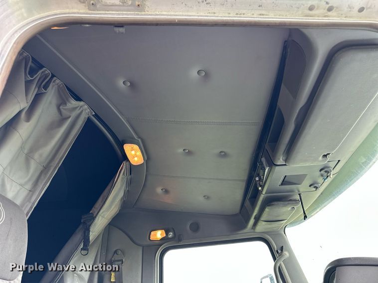 image for item NP9729 2012 Kenworth T660  semi truck