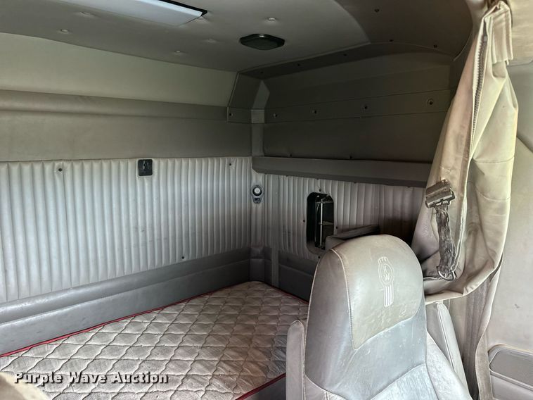 image for item NP9729 2012 Kenworth T660  semi truck