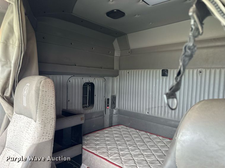 image for item NP9729 2012 Kenworth T660  semi truck