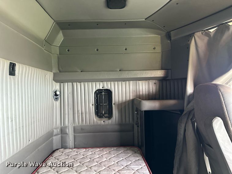 image for item NP9729 2012 Kenworth T660  semi truck