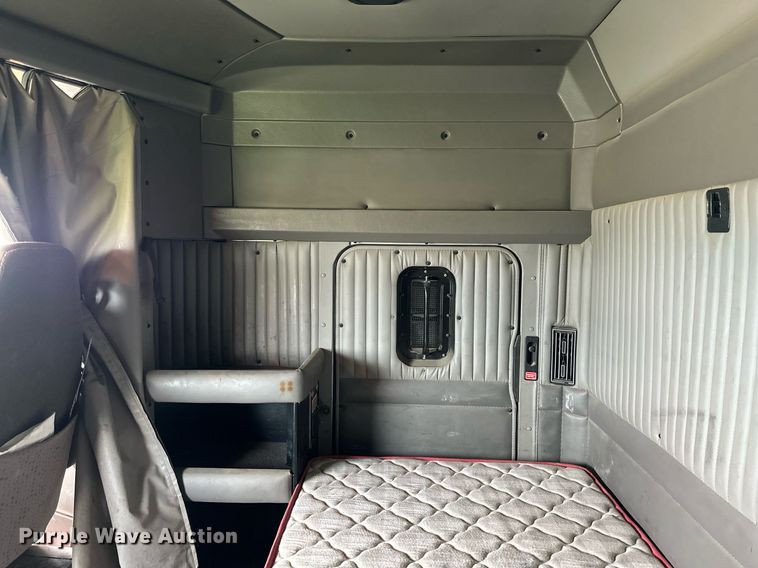 image for item NP9729 2012 Kenworth T660  semi truck