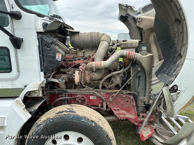 image for item NP9729 2012 Kenworth T660  semi truck