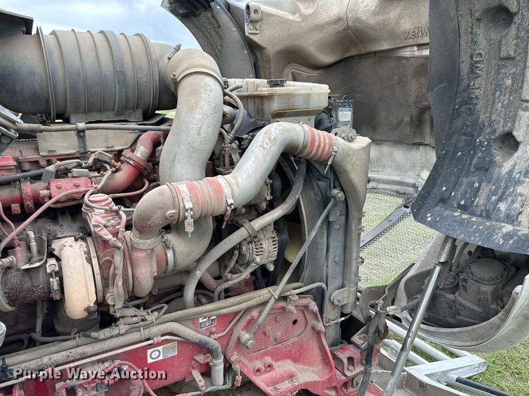 image for item NP9729 2012 Kenworth T660  semi truck