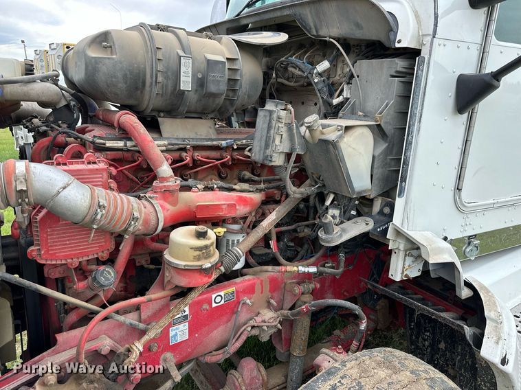 image for item NP9729 2012 Kenworth T660  semi truck