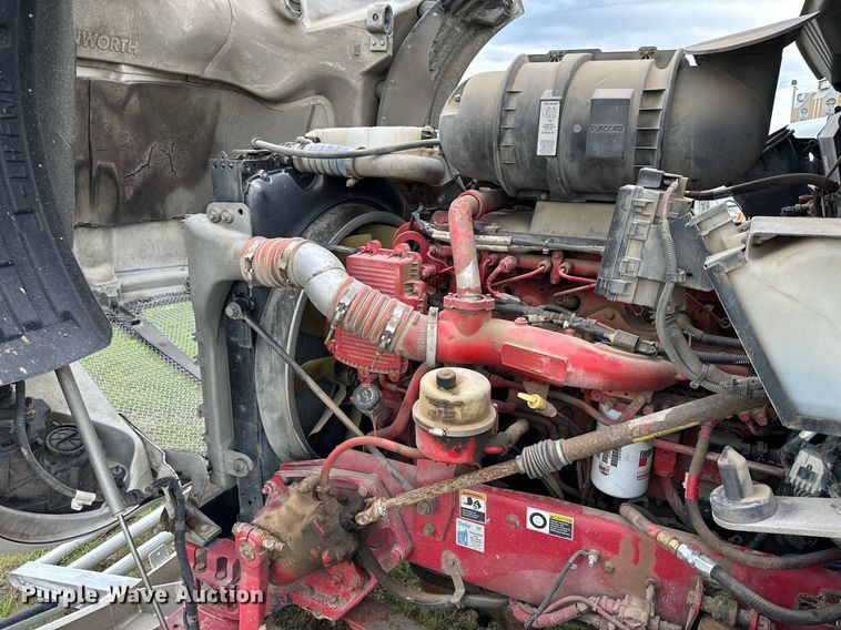 image for item NP9729 2012 Kenworth T660  semi truck