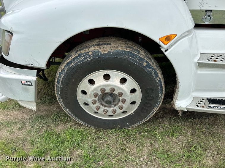 image for item NP9729 2012 Kenworth T660  semi truck