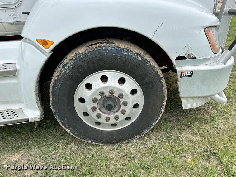 image for item NP9729 2012 Kenworth T660  semi truck