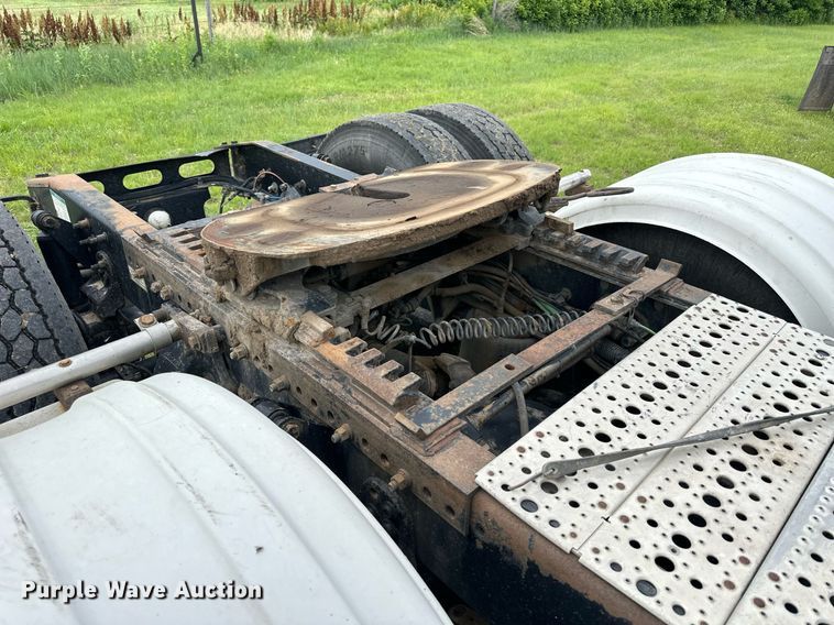 image for item NP9730 2008 Freightliner Coronado  semi truck