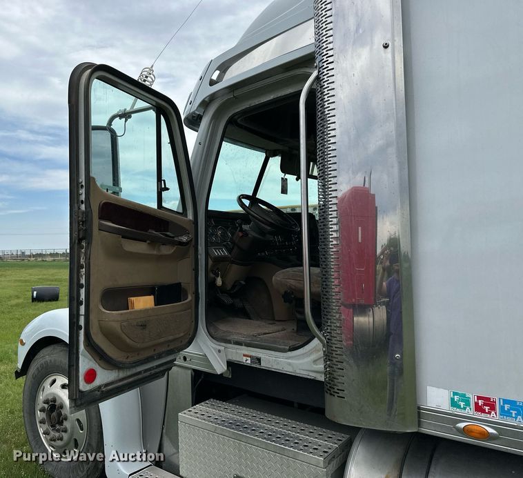 image for item NP9730 2008 Freightliner Coronado  semi truck