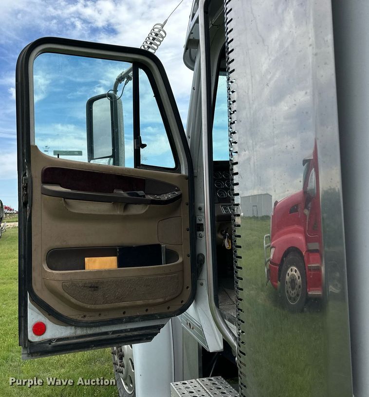 image for item NP9730 2008 Freightliner Coronado  semi truck