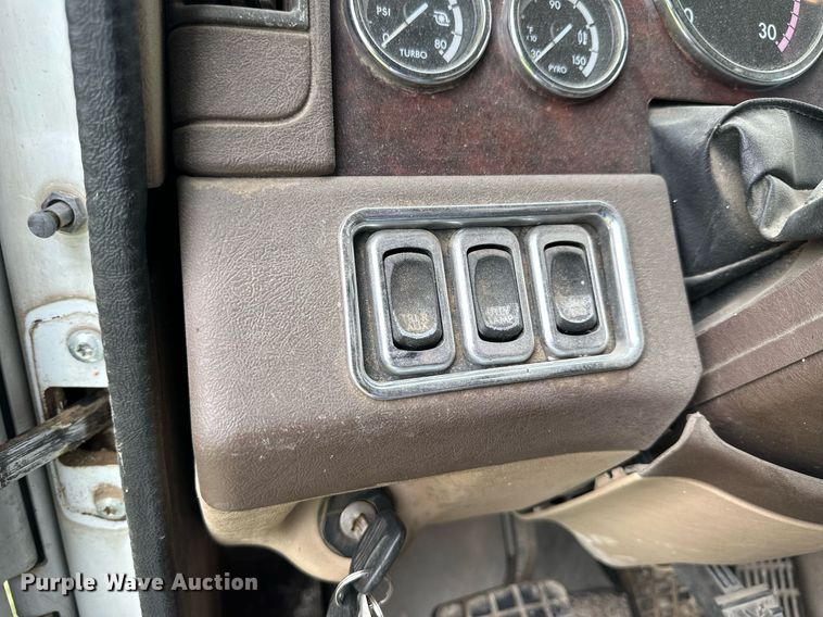 image for item NP9730 2008 Freightliner Coronado  semi truck