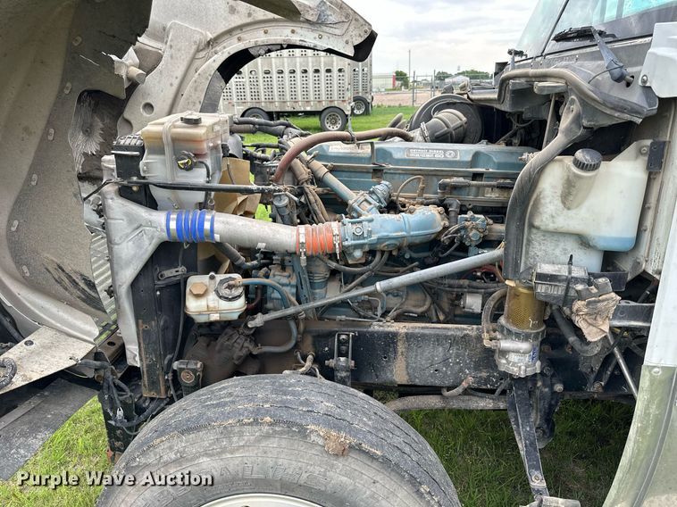 image for item NP9730 2008 Freightliner Coronado  semi truck