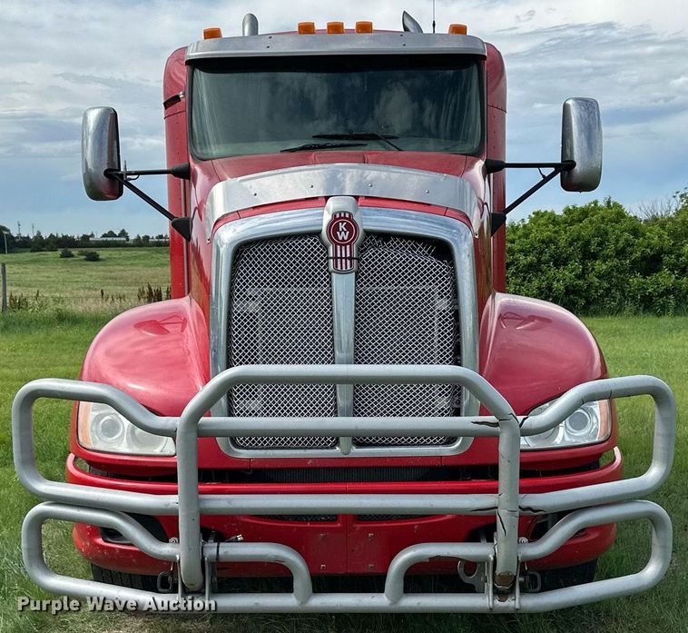 image for item NP9731 2012 Kenworth T660  semi truck