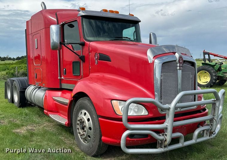 image for item NP9731 2012 Kenworth T660  semi truck
