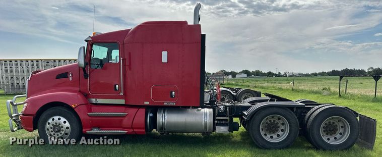 image for item NP9731 2012 Kenworth T660  semi truck