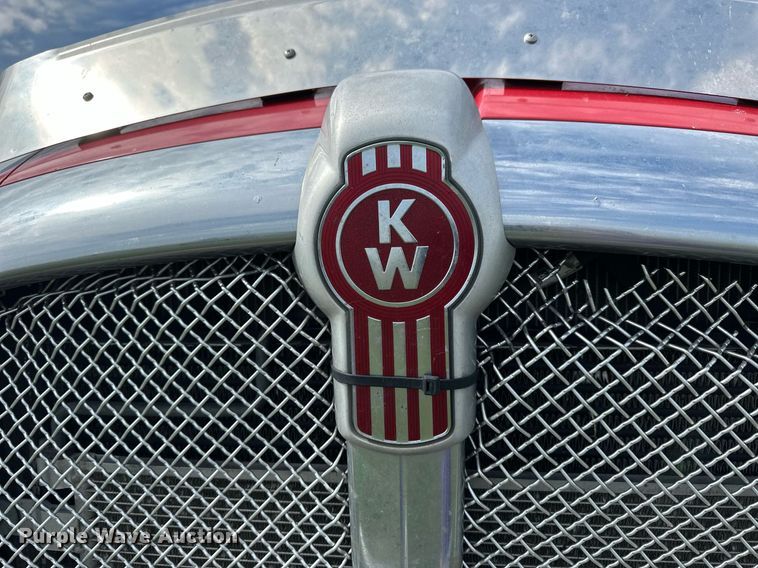 image for item NP9731 2012 Kenworth T660  semi truck