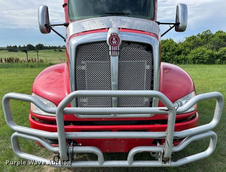 image for item NP9731 2012 Kenworth T660  semi truck