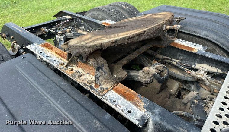 image for item NP9731 2012 Kenworth T660  semi truck