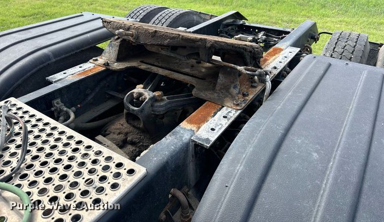 image for item NP9731 2012 Kenworth T660  semi truck