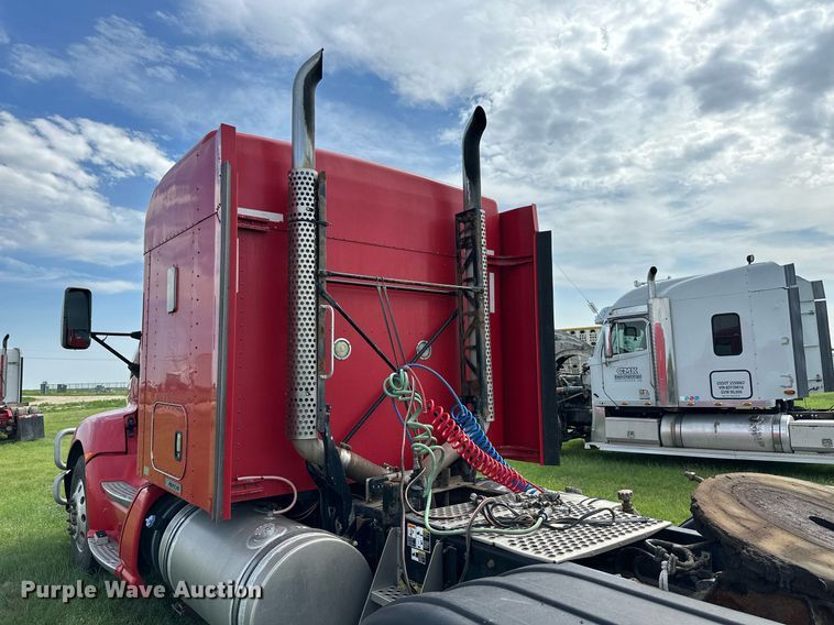 image for item NP9731 2012 Kenworth T660  semi truck