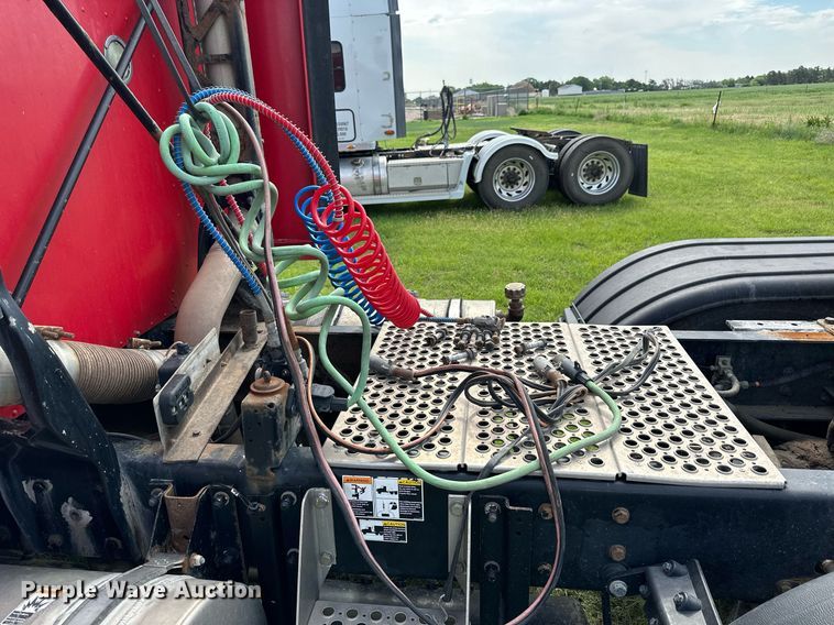 image for item NP9731 2012 Kenworth T660  semi truck