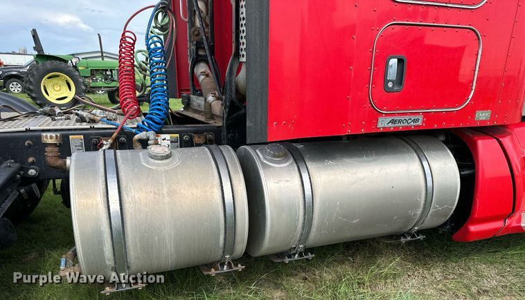 image for item NP9731 2012 Kenworth T660  semi truck