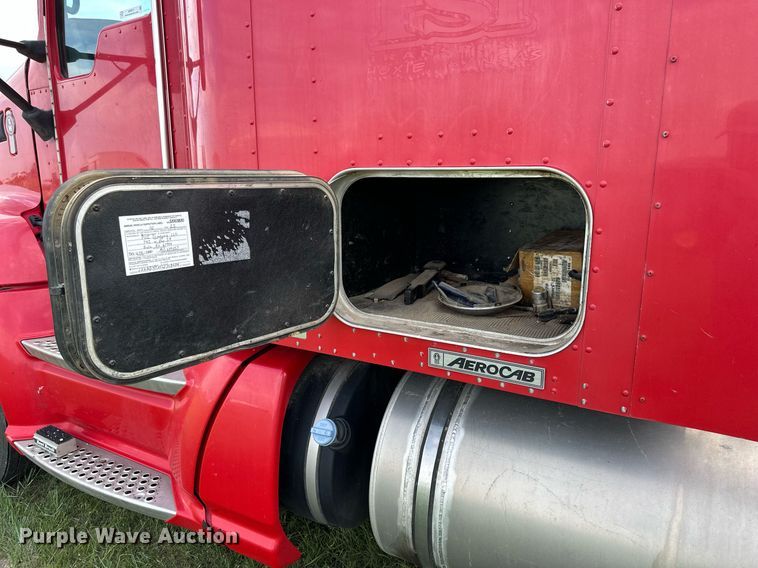 image for item NP9731 2012 Kenworth T660  semi truck