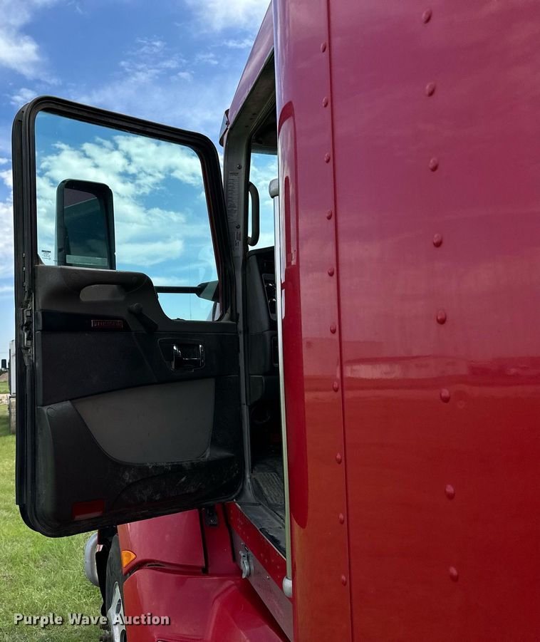 image for item NP9731 2012 Kenworth T660  semi truck