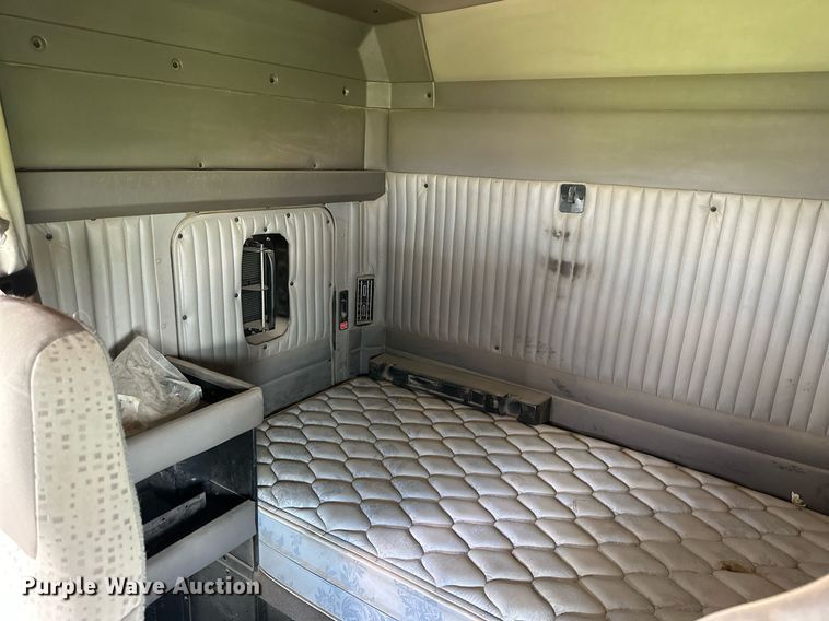 image for item NP9731 2012 Kenworth T660  semi truck