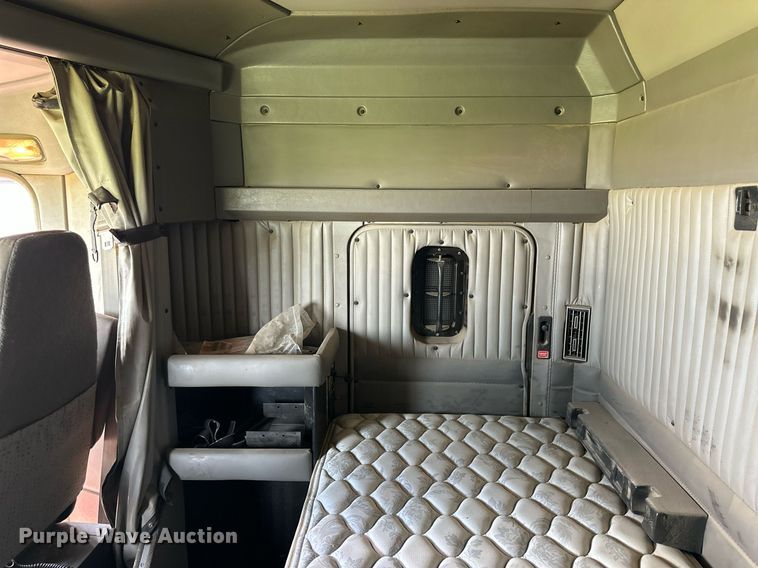 image for item NP9731 2012 Kenworth T660  semi truck