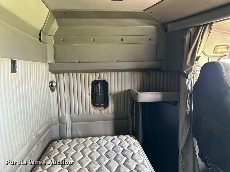 image for item NP9731 2012 Kenworth T660  semi truck