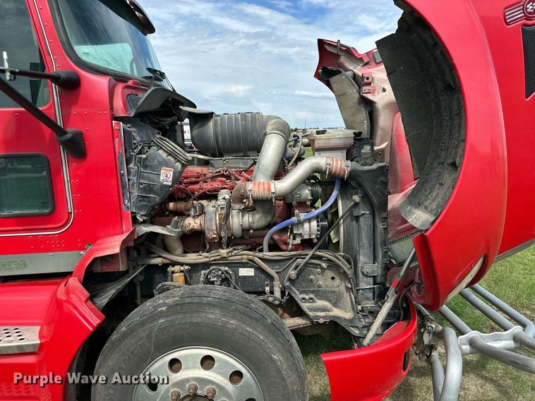 image for item NP9731 2012 Kenworth T660  semi truck