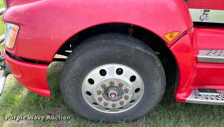 image for item NP9731 2012 Kenworth T660  semi truck