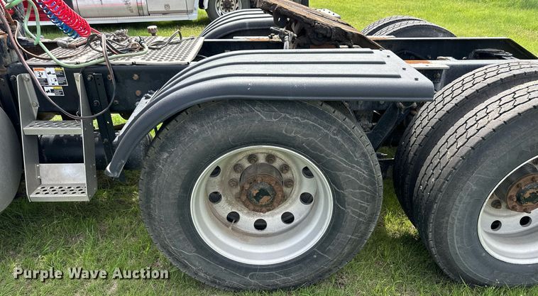 image for item NP9731 2012 Kenworth T660  semi truck