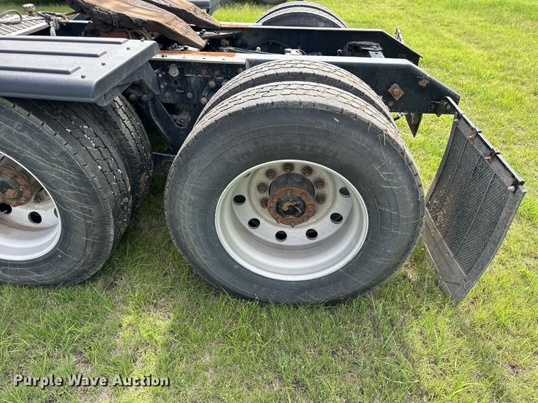 image for item NP9731 2012 Kenworth T660  semi truck