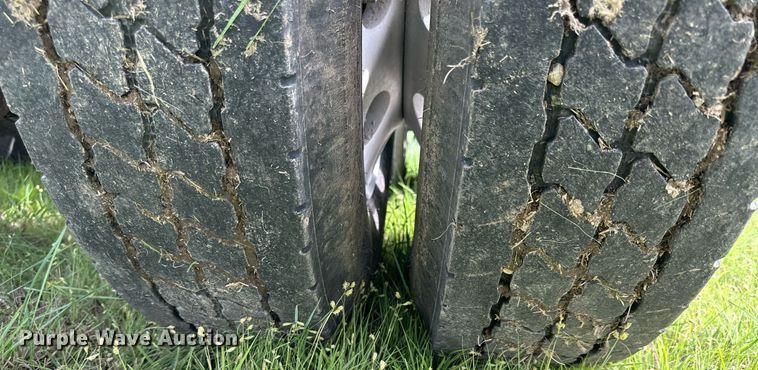 image for item NP9731 2012 Kenworth T660  semi truck