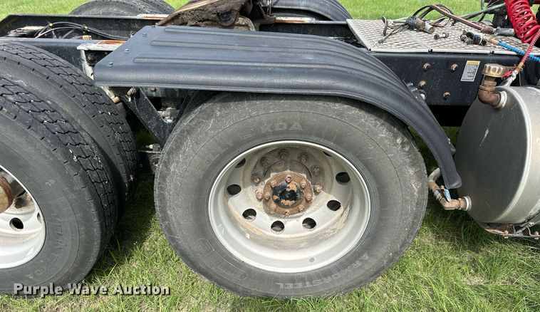 image for item NP9731 2012 Kenworth T660  semi truck