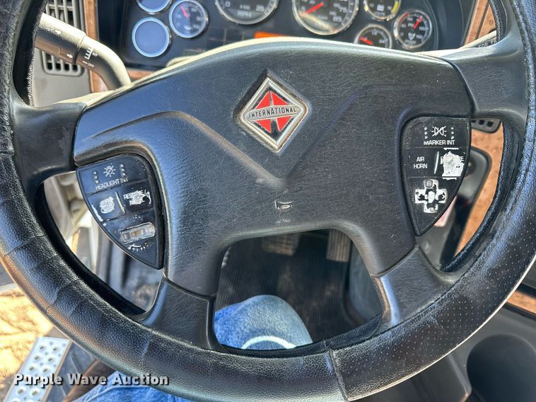 image for item NY9191 2010 International ProStar  semi truck