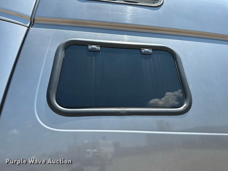 image for item OG9133 2015 Volvo VNL  semi truck