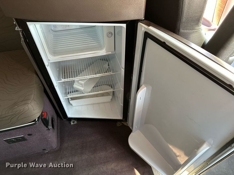 image for item OG9133 2015 Volvo VNL  semi truck