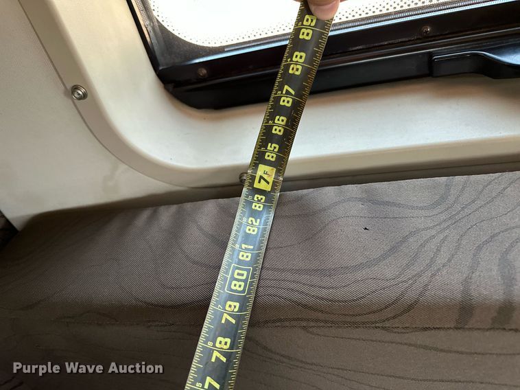 image for item OG9133 2015 Volvo VNL  semi truck