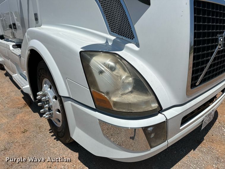 image for item OG9135 2016 Volvo VNL  semi truck