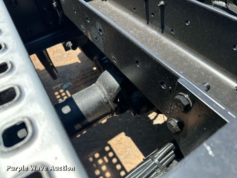 image for item OG9135 2016 Volvo VNL  semi truck